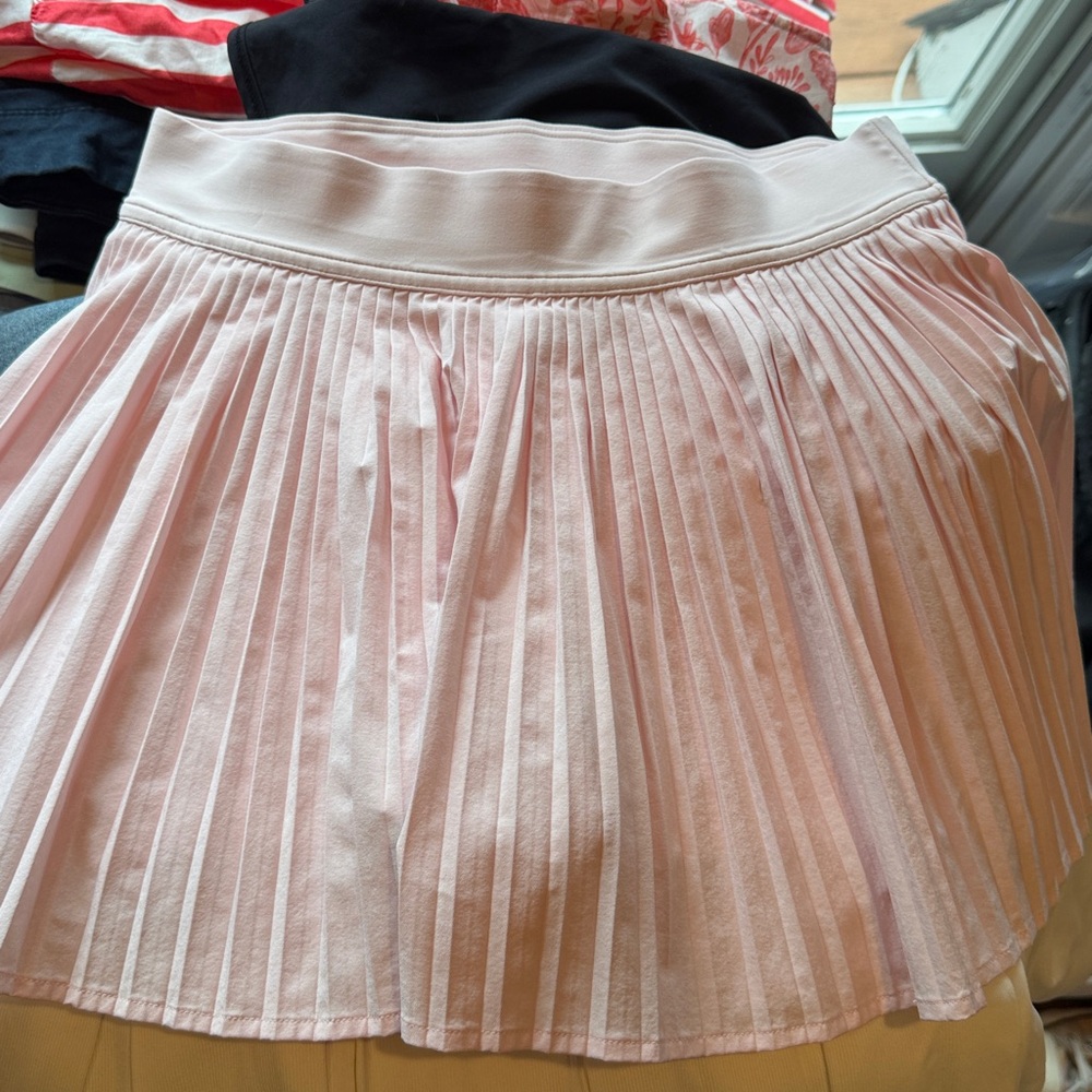 lululemon athletica Pleated soft pink tennis Skirt - Size 6